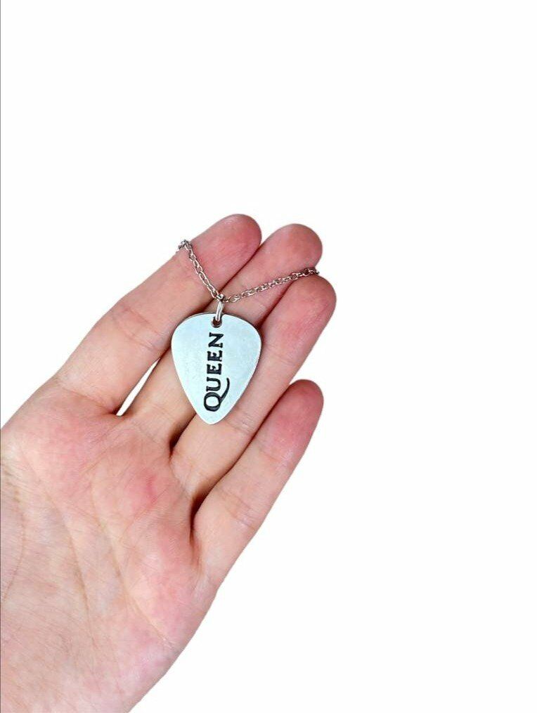 The Queen Rock Müzik Grubu Pena Kolye - Gümüş Kaplama ve Kaliteli Tasarım