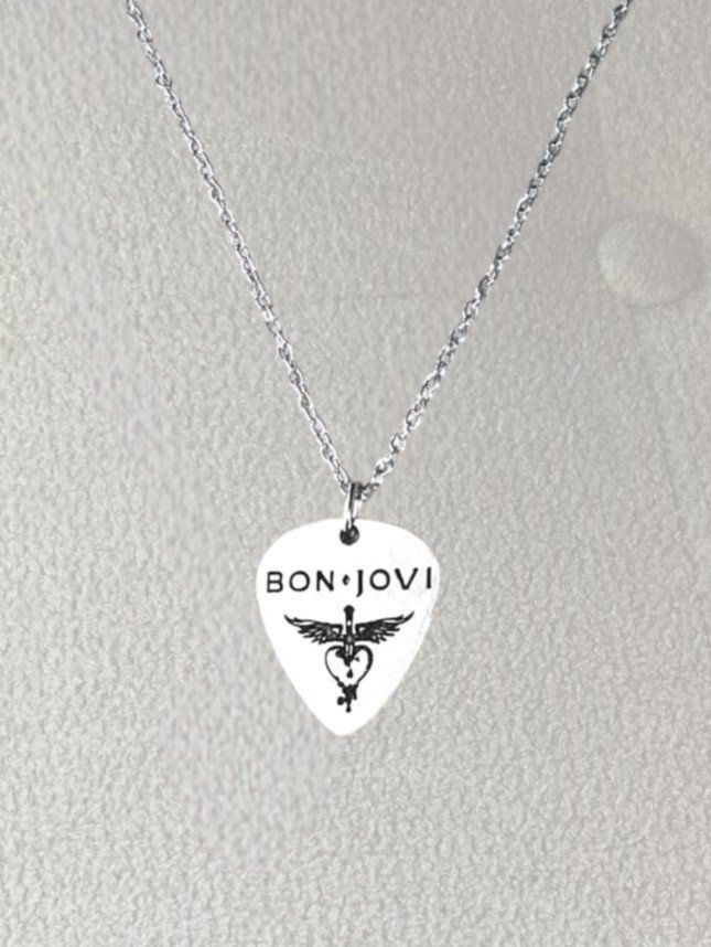 Bon Jovi Rock Müzik Grubu Pena Kolye - Gümüş Kaplama ve Kaliteli Tasarım