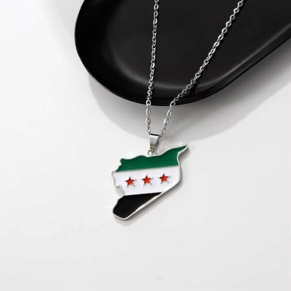 Suriye Haritası Bayrağı Metal Gümüş Kolye