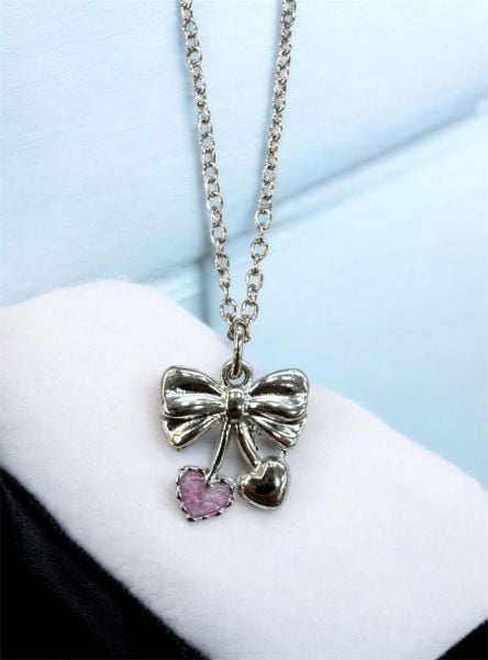 Gümüş Renk Zincirli Pembe Taşlı Kalp Fiyonk İtalyan Kolye