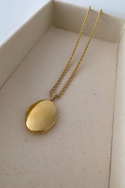Yuvarlak Gold Kapaklı Çelik Resim Konulabilen Kadın Kolye