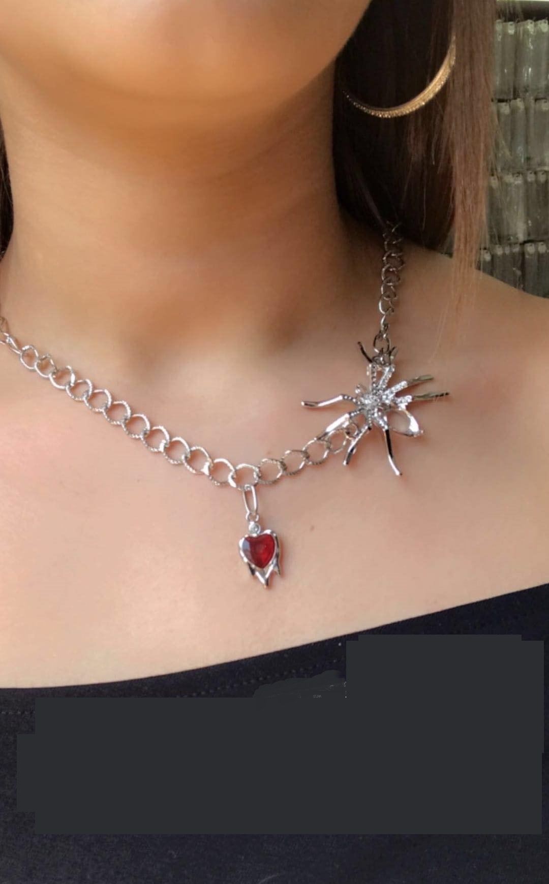 Gotik Örümcek Kalp Kolye