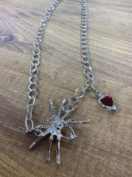 Gotik Örümcek Kalp Kolye
