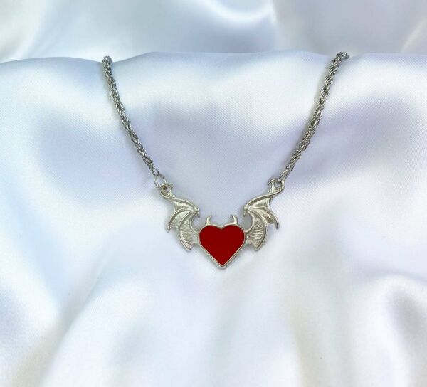 Devil Heart Yarasa Kanatlı Boynuzlu Kırmızı Kalp Kolye