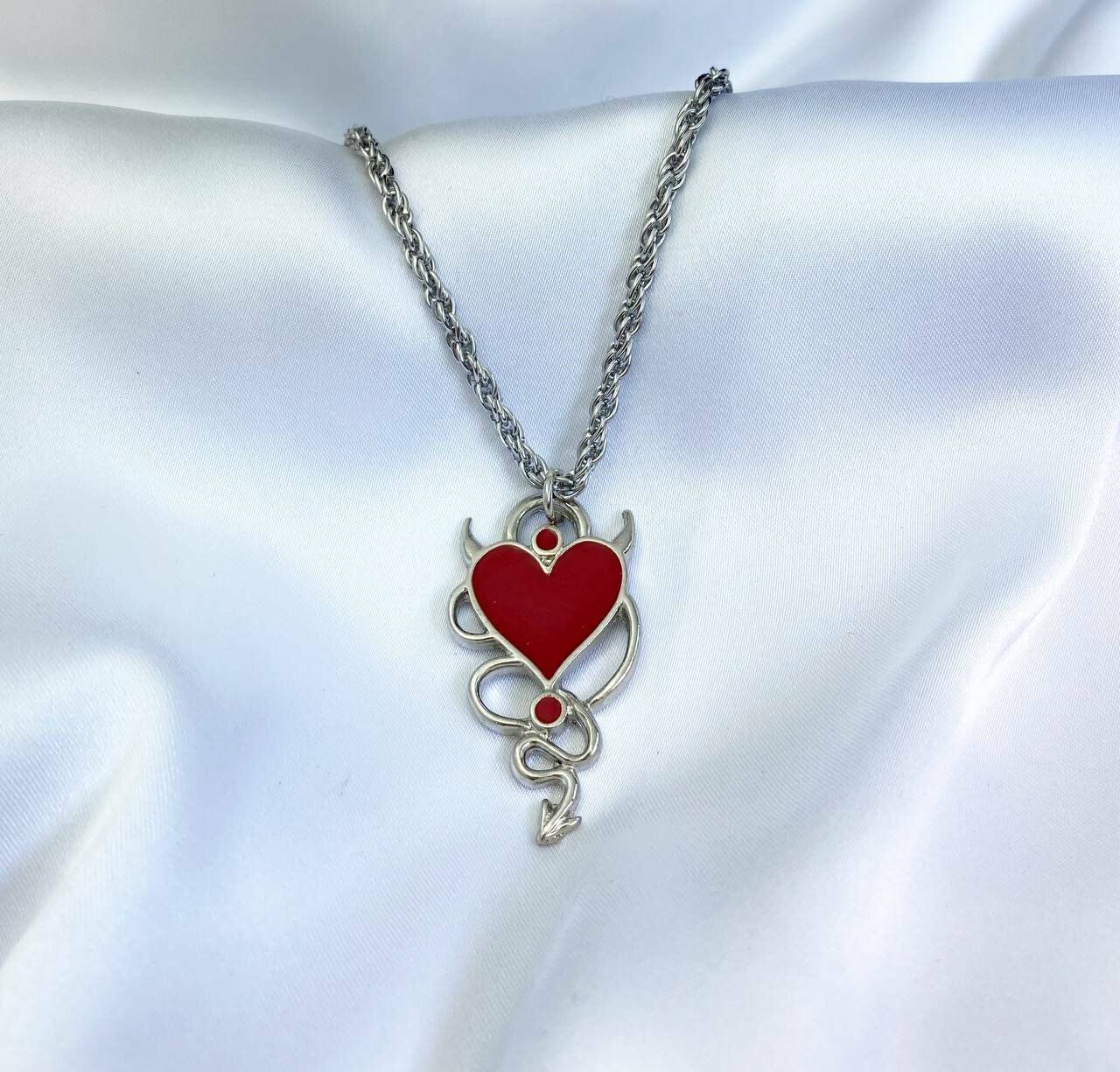 Snake Devil Heart Boynuzlu Kırmızı Kalp Gotik Kolye