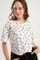 Kadın Beyaz Nota Baskılı Duble Kol Yanı Yırtmaçlı Tişört