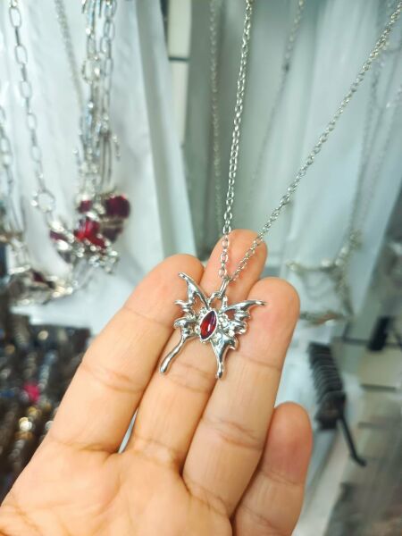 Kırmızı Mineli Kelebek Gotik Kadın Kolye - Gümüş Kaplama