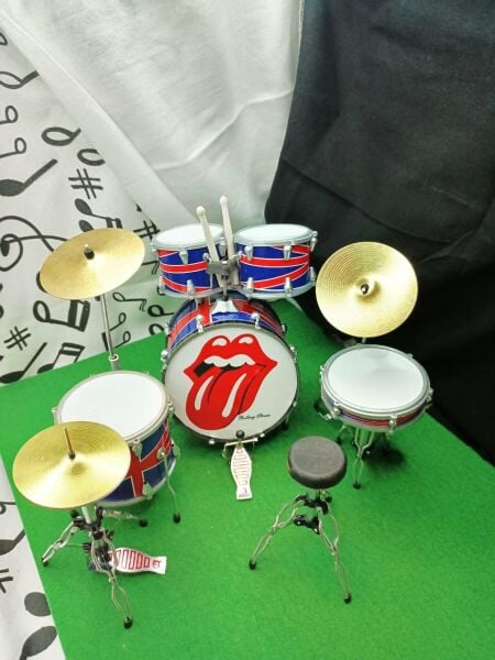 The Rolling Stones Rock Müzik Grubu Minyatür Enstrüman Bateri Davul Seti Baterist - 17cm x 25cm x 18cm