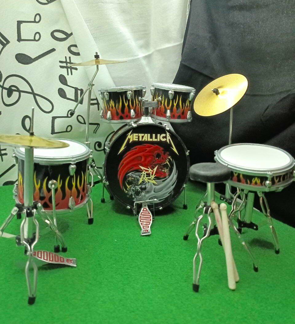 Metallica Rock Müzik Grubu Minyatür Enstrüman Bateri Davul Seti Baterist