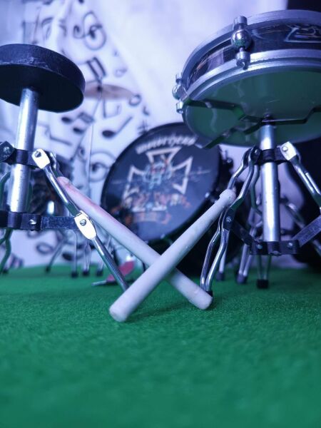 Motörhead Rock Müzik Grubu Minyatür Enstrüman Bateri Davul Seti Baterist