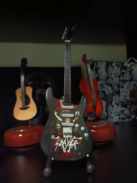 Slayer Rock Müzik Grubu Elektro Gitar El Yapımı Ahşap Minyatür Hediyelik Biblo 25 cm