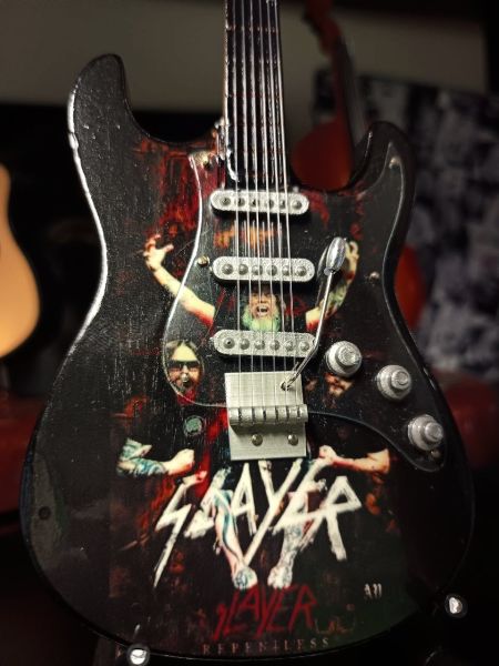 Slayer Rock Müzik Grubu Elektro Gitar El Yapımı Ahşap Minyatür Hediyelik Biblo 25 cm