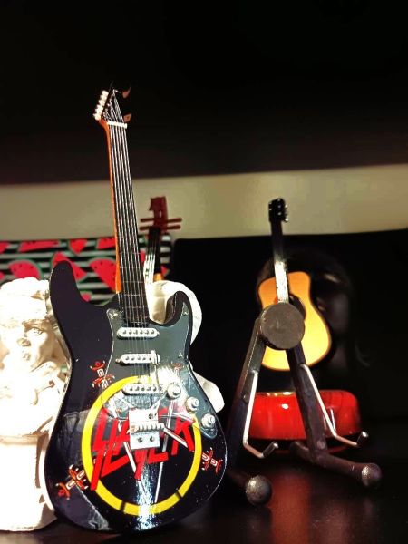 Slayer Rock Müzik Grubu Elektro Gitar El Yapımı Ahşap Minyatür Hediyelik Biblo 25 cm