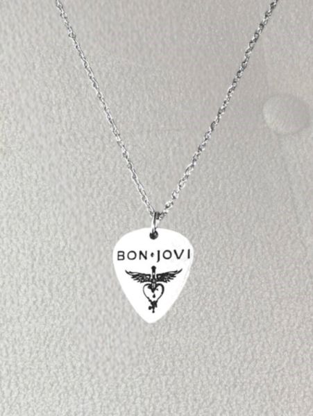 Bon Jovi Rock Müzik Grubu Pena Kolye - Gümüş Kaplama ve Kaliteli Tasarım