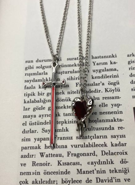 Birleşebilen Kılıç ve Kalp İkili Gotik Gümüş Kaplama Kırmızı Mineli Kolye Seti