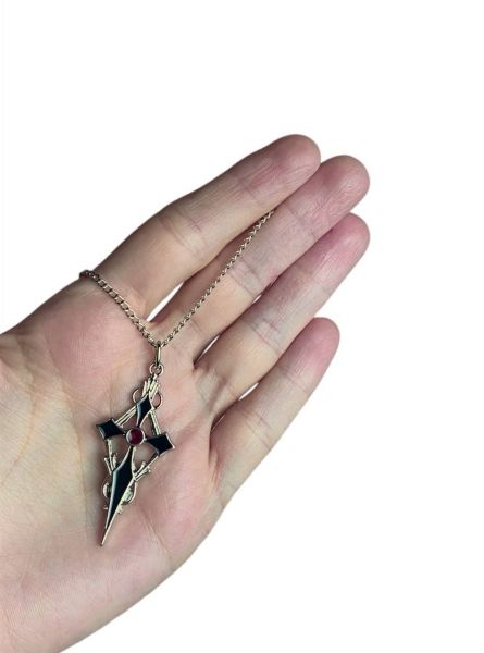 Gümüş Kaplama Siyah ve Kırmızı Mineli Gotik Haç Kolye