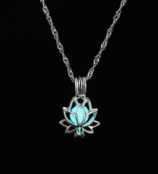 Gece Parlayan Yeşil Lotus Çiçeği Kolye