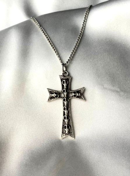 Kurukafa Detaylı Gotik Haç Gümüş Kaplama Kolye