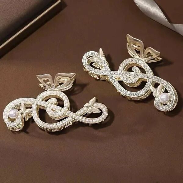 Sol Anahtar Kelebek Notalı Taşlı Model Gold Metal Mandal Toka Gold Mandal Saç Tokası