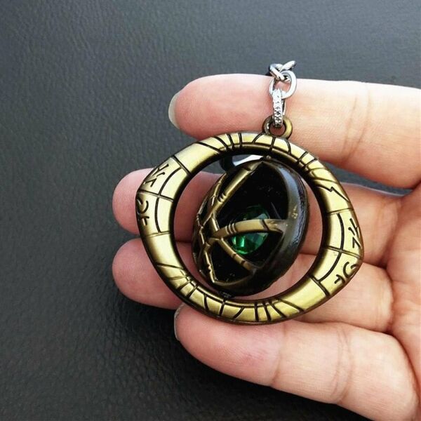 Doctor Strange Agamotto'nun Gözü Ortası Dönen Kolye