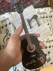 Akustik Gitar El Yapımı Ahşap Minyatür Hediyelik Biblo 25 cm Elvis Presley