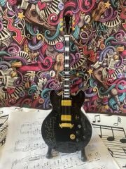 Elektro Gitar El Yapımı Ahşap Minyatür Hediyelik Biblo 25 cm B.B. King İmza elektro gitar
