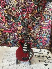 Elektro Gitar El Yapımı Ahşap Minyatür Hediyelik Biblo 25 cm Queen Freddie Mercury