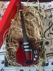 Elektro Gitar El Yapımı Ahşap Minyatür Hediyelik Biblo 25 cm Queen Freddie Mercury