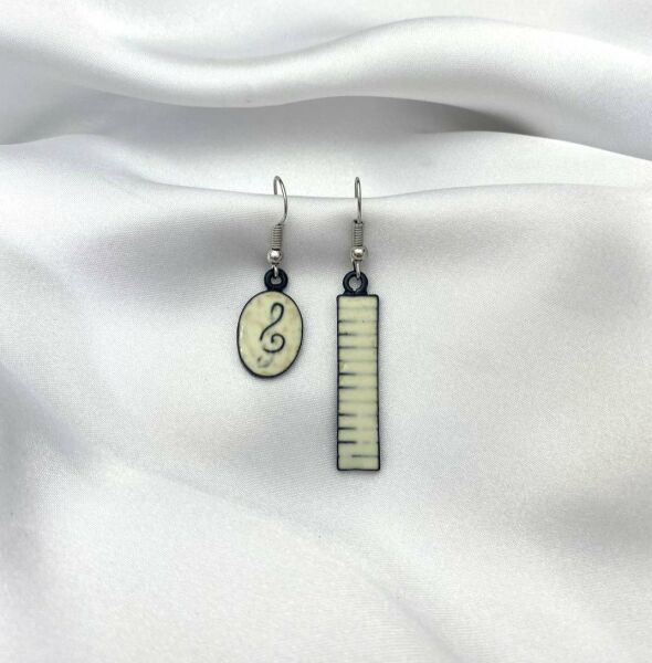 Sol Anahtarı Ve Piyano Klavyesi Küpe