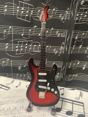 Elektro Gitar Kahve Rengi El Yapımı Biblo Minyatür 25 cm 3D