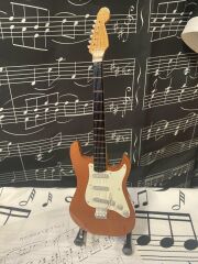 Elektro Gitar Ahşap El Yapımı Biblo Minyatür 25 cm