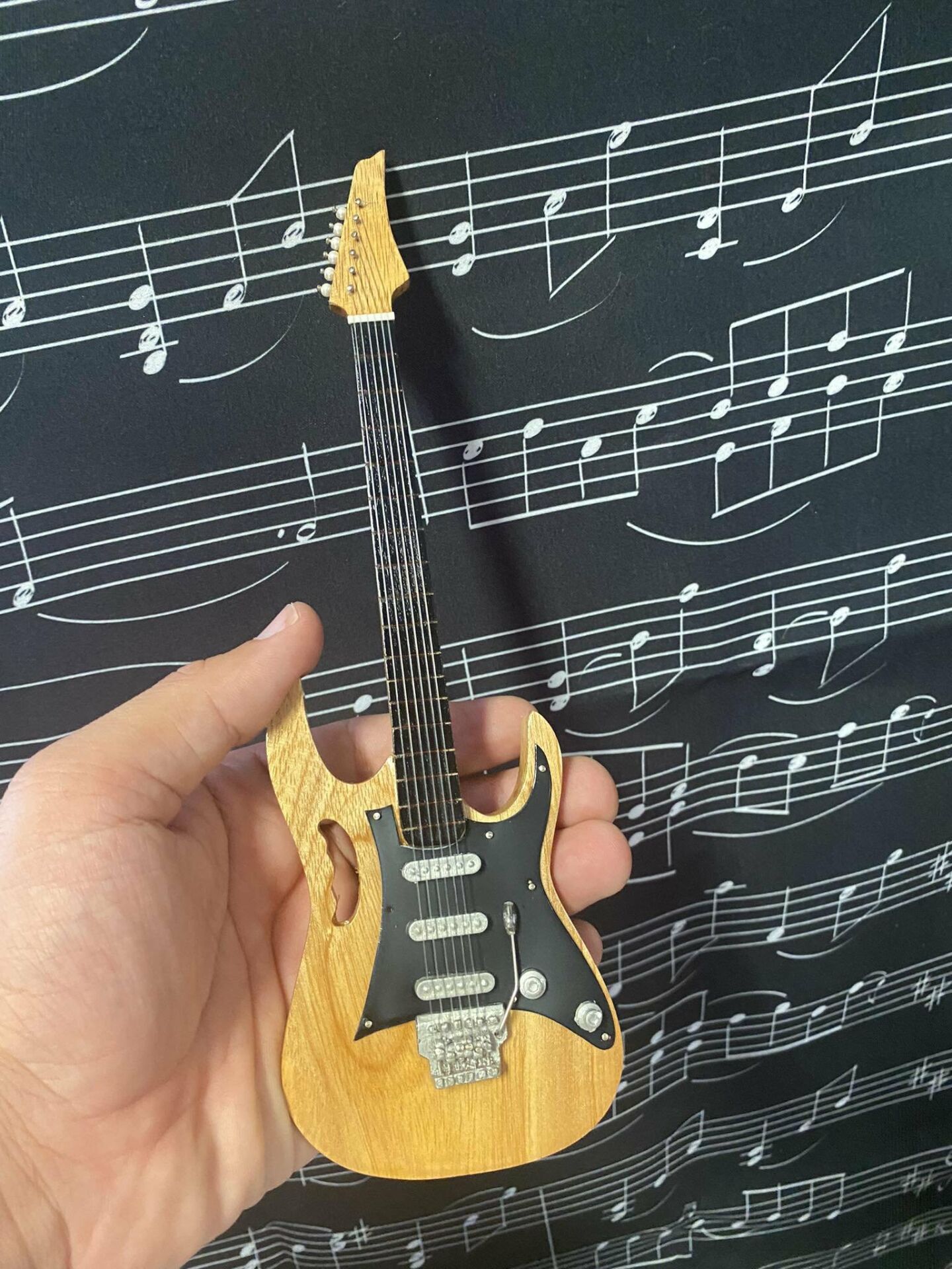 Elektro Gitar Ahşap Renk El Yapımı Biblo Minyatür 25 cm