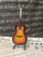 Minyatür Gitar Klasik Rodriguez Ahşap Hediyelik Biblo 25 cm