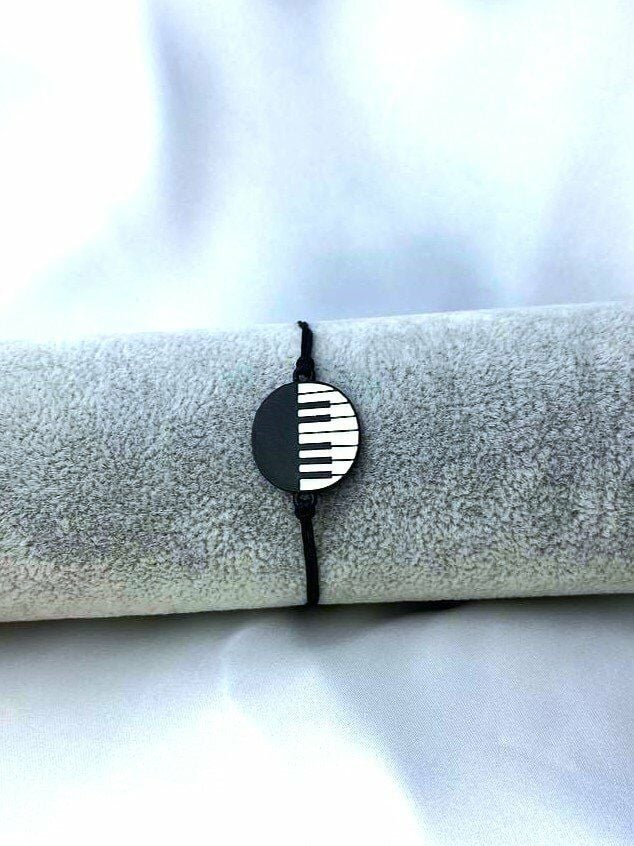 Yuvarlak Piyano Desen Bileklik Ayarlanabilir Siyah İp