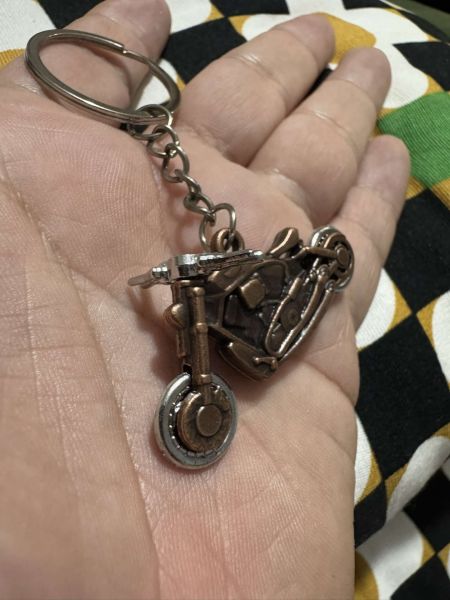 Motorsiklet Kahverengi Hareketli Tekerlek ve Direksiyon Anahtarlık ve Çanta Süsü Metal