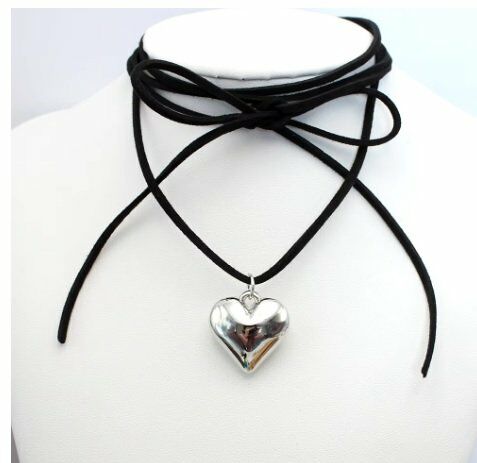 Vintage Big Heart Siyah İpli Silver Kolye