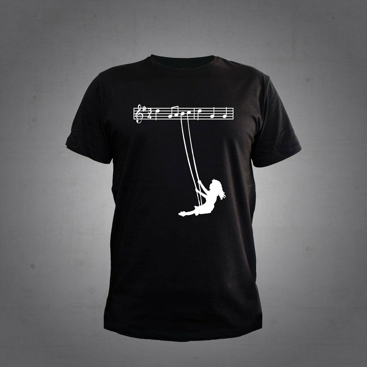 Herşey Nota Notalarda Sallanan Kız Siyah Tshirt Unisex