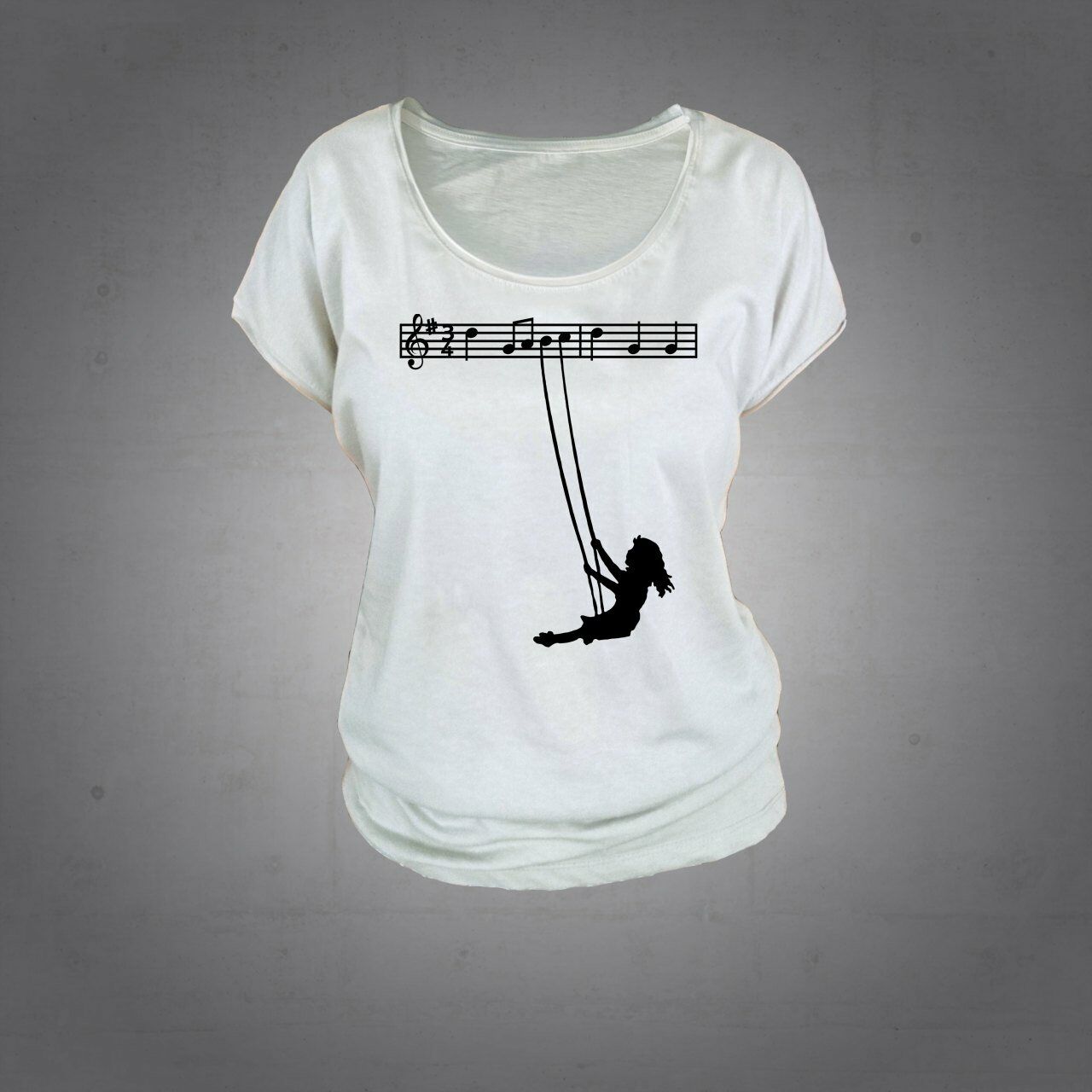 Herşey Nota Notalarda Sallanan Kız Tshirt Kadın Ekru