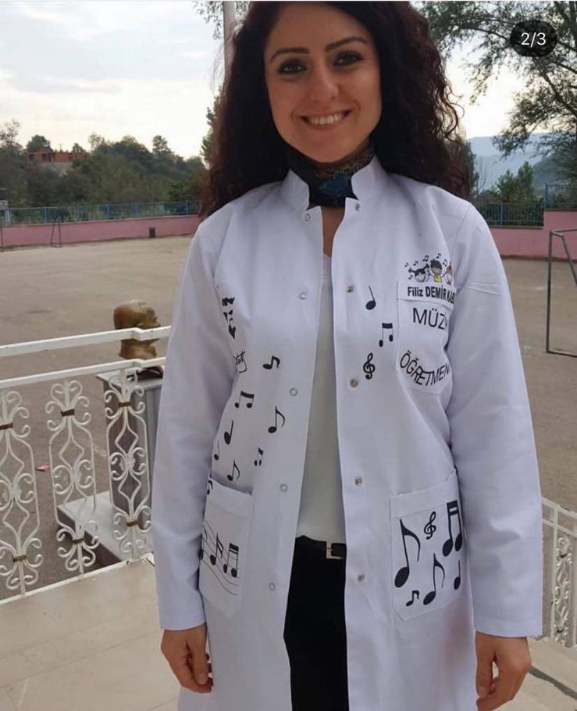 Nota Desenli Kişiye Özel İsimli Öğretmen Önlüğü