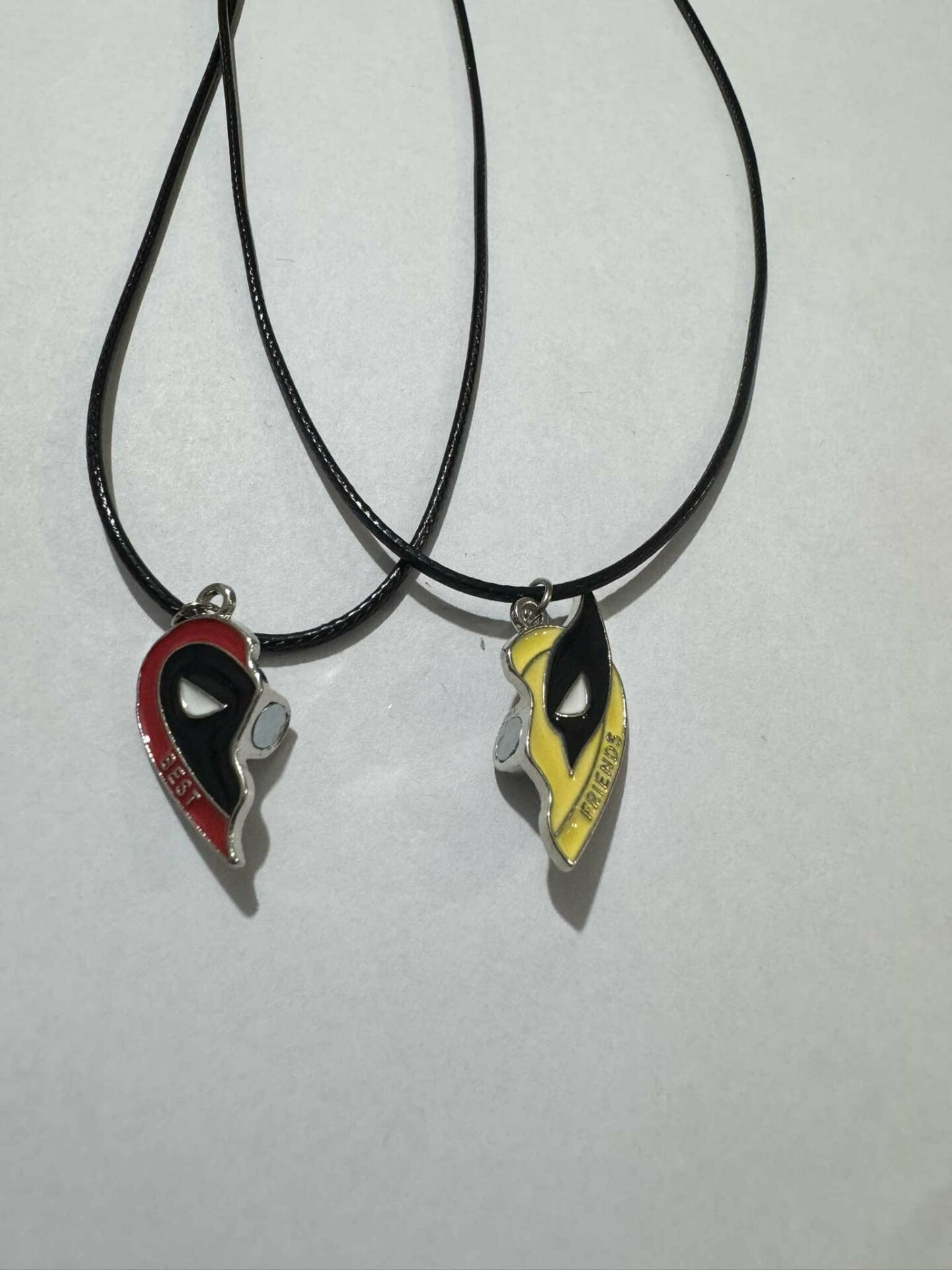 Deadpool & Wolverine Best Friends Mıknatıslı İkili Çift Arkadaş Kolyesi 2 adet