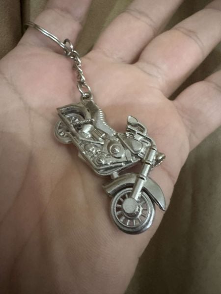 Harley Motorsiklet Gümüş Metal Tekerleri Hareket Eden Anahtarlık