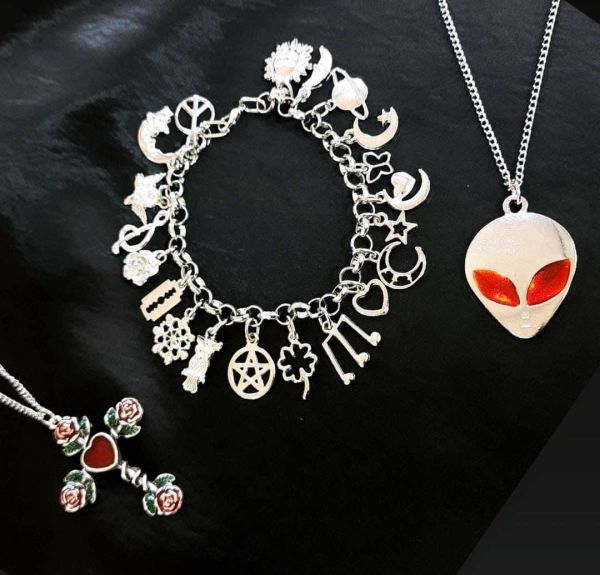 Uzaylı Alien Kırmızı Göz Detaylı Antik Gümüş Kolye 60cm Düz Zincir Kolye